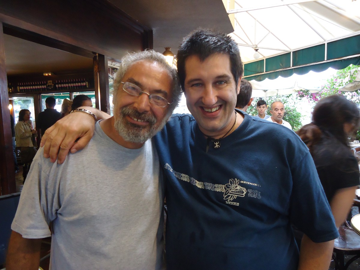 «Los guantes de boxeo» – Carlos Reyes&nbsp;Lima